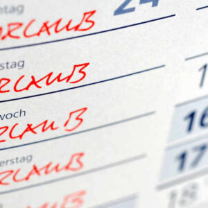 Kalenderblatt mit Eintragungen zu Urlaub